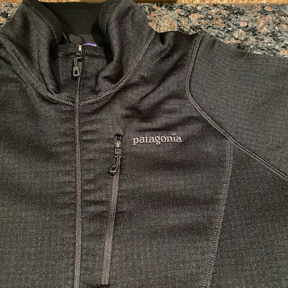SOLD- Patagonia pullover - Picture 2 of 15